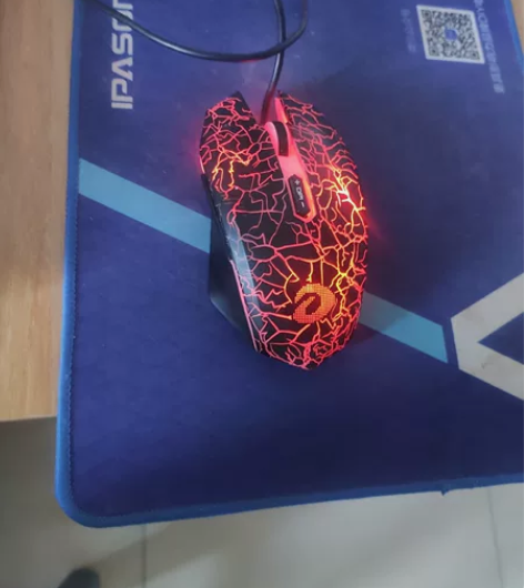 游戏本，当时买的时候8000多，送个鼠标几...