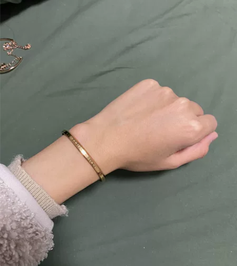 dw手镯小号 前任送的带过一段时间有轻微磨...