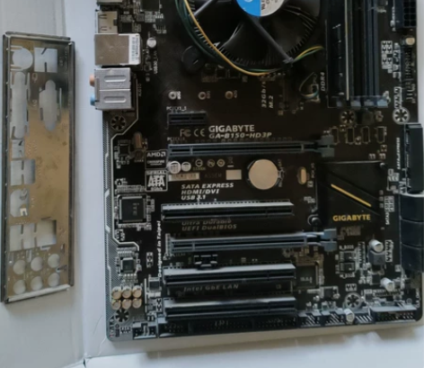 两块主板技嘉B150-HD3P，95新，支...