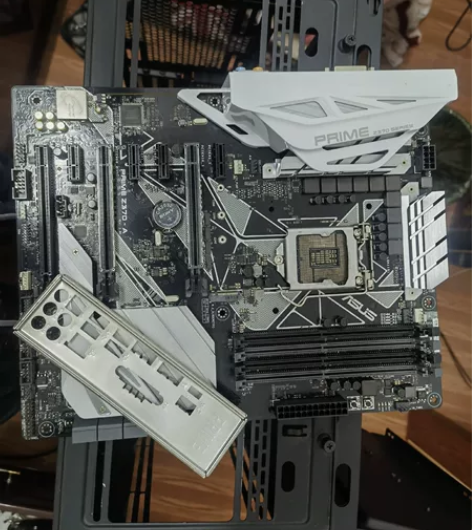 主板是华硕Z370-a  自己看图，签收不...