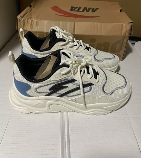 安踏男休闲鞋，39码 109包邮 鞋边有脱...