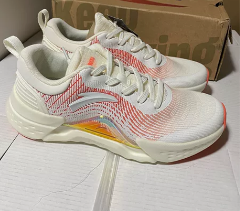 安踏女跑鞋38码 139包邮 鞋底有色差,...