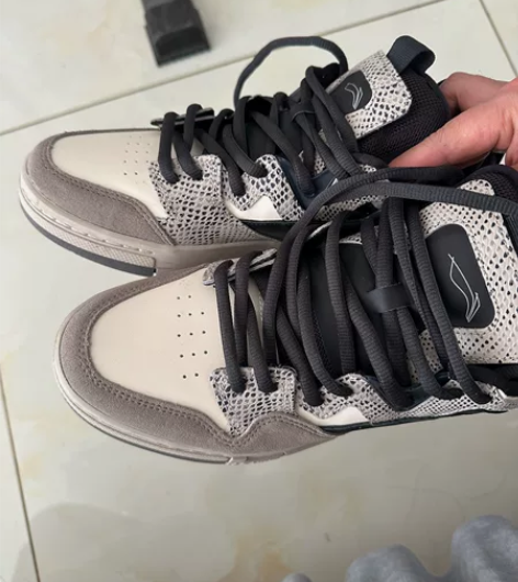 李宁的鞋子，胶州龙湖天街购入，只穿过一次，...