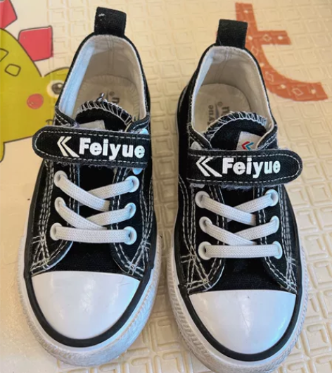 飞跃儿童帆布鞋26码 买来就穿了一个秋天，...