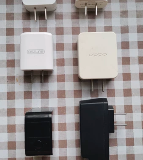六个手机充电器，OPPO，海康威视，1.5...