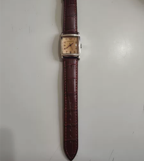 阿玛尼女士手表,刚刚换了表带和电池,买了新...