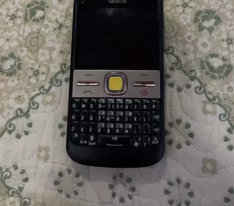 诺基亚e5-00无修就是usb口买的堵头掉...