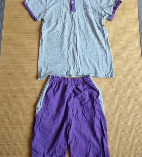 上戏附校夏季校服 夏季校服一套,尺码160,8成新。衣服胸围... 上戏附校夏季校服 夏季校服一套,尺码160,8成新。衣服胸围...