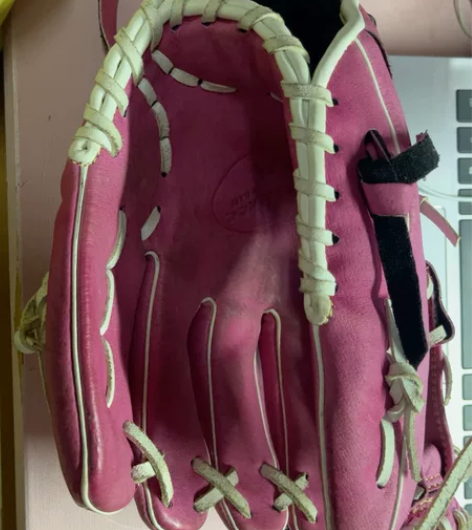 棒球手套 猪皮 感兴趣的话点“我想要”...