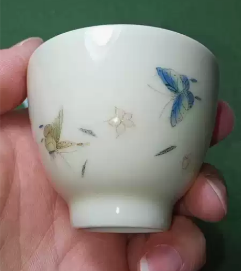 定白釉中彩小杯 口径6高4.6,全新未使用...