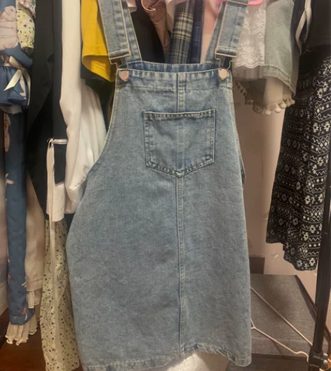 牛仔背带裙，标价直拍包邮 感兴趣的话点“我...