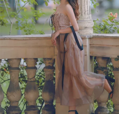 【出租】设计感十足性感名媛风裙子，枯木裙裹...