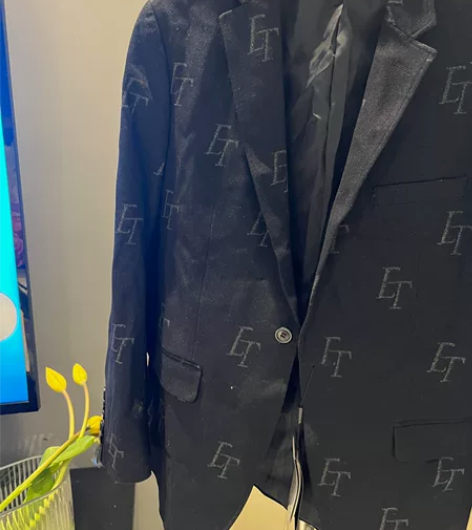 男士西装，150斤以内可入，质量很好，羊毛...