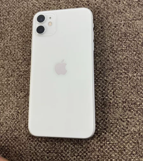 苹果11、国行128、原机无修、边框有点轻...