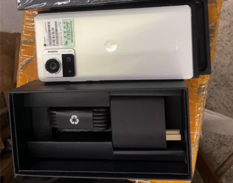摩托罗拉moto X30 Pro 全新骁龙...