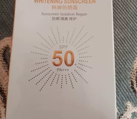 出两盒防晒霜，防晒，修护，隔离，三效合一，...