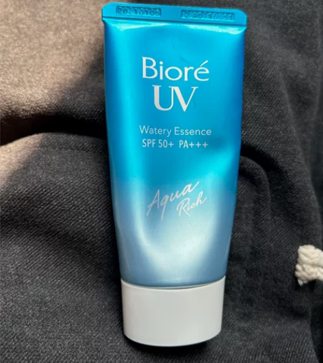 碧柔防晒 余量一半 感兴趣的话点“我想要”...