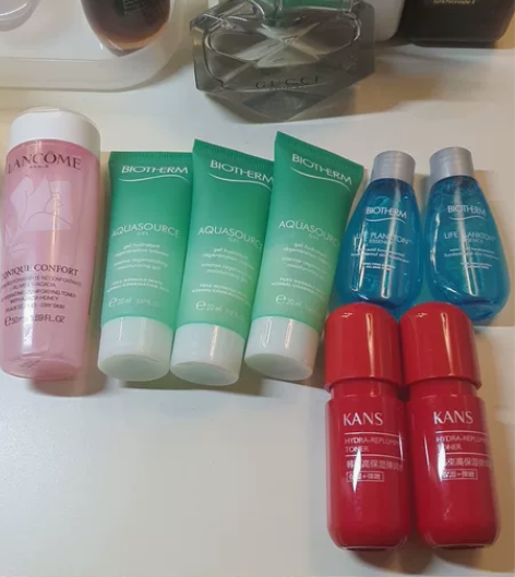 一组全新未拆封闲置中小样化妆水打包卖。 兰...