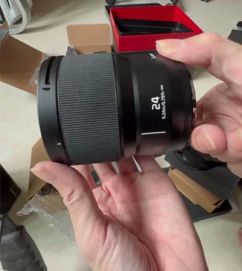 松下24mmF1.8定焦镜头 99新换门了...