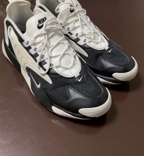专卖店买入nike zoom 2k运动鞋，...