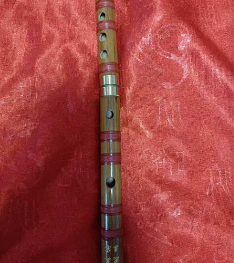 笛子一个，有喜欢的来，价格实惠，二手商品看...