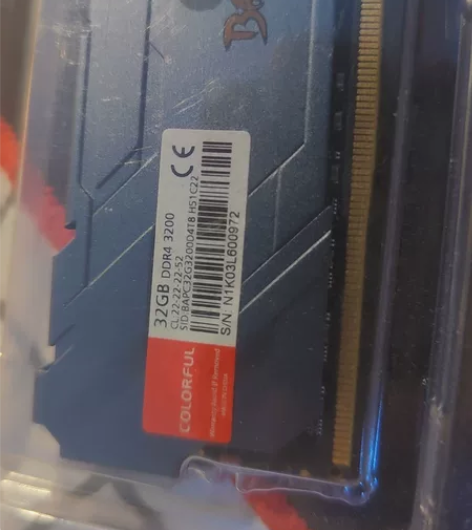 七彩虹32g单条ddr4内存 用不上了一件...