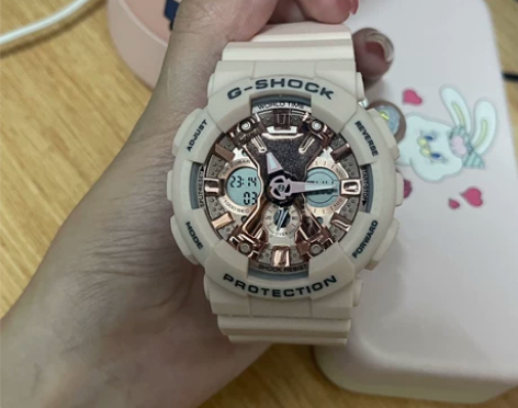 天猫国际买的卡西欧手表 藕粉色 平时不怎么...