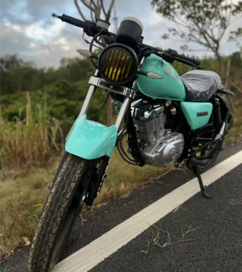二手摩托车网红铃木复古150CC  九成新...