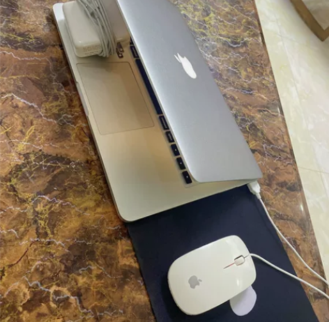 本人使用，闲置i9笔记本，九成新，比较爱惜...