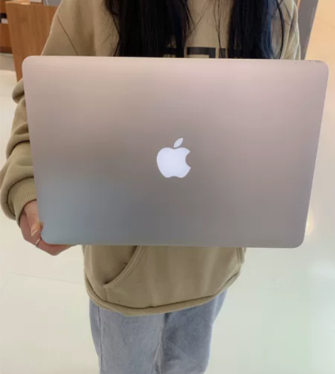 自用笔记本i9顶配Pro，19年线下实体店...