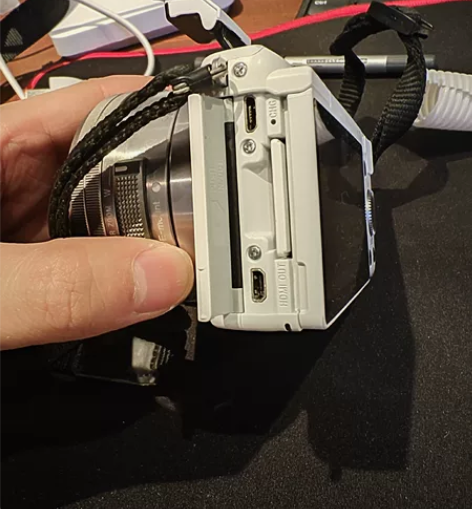 索尼微单加镜头，14年买的，没有任何磕碰，...