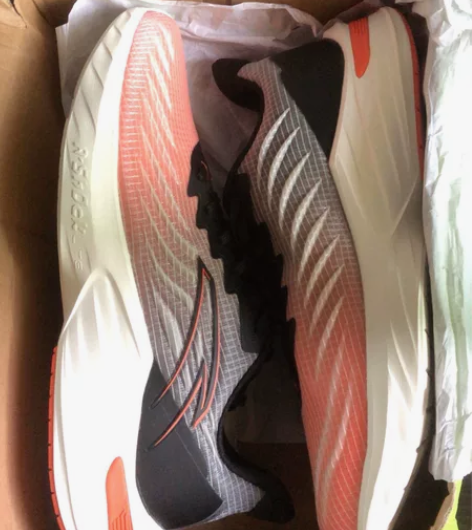 安踏毒刺跑鞋网面，码数44.5全新正品，鞋...