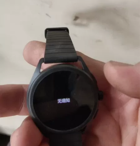 阿玛尼智能手表，我弟弟买的，我也不太会用，...