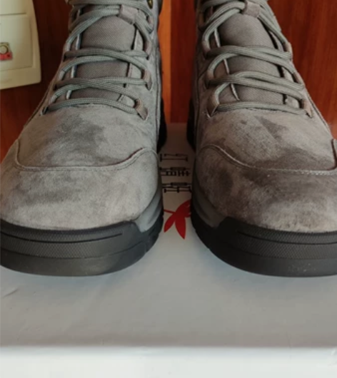 工装鞋 全新43码运动鞋，橡胶大底，穿着不...