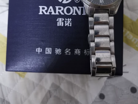 雷诺机械手表一块，专柜买的，几年前3000...