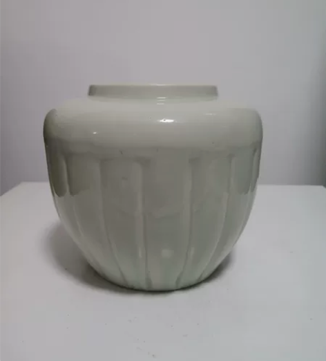 567豆青釉瓜棱罐 高度16  腹径约18...