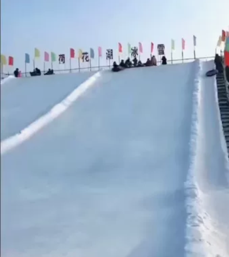 沈阳东陵荷花湖冰雪大世界 排青冰雪乐园12...