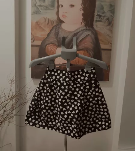 HM蛋糕裙 轻微使用痕迹 感兴趣的话点“我...