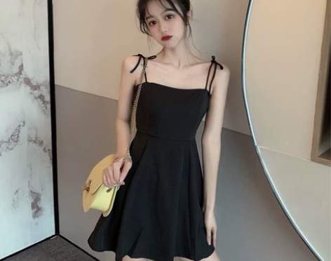 2020夏季赫本风修身显瘦性感吊带小黑裙女...