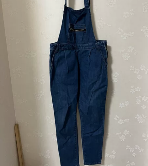 背带牛仔裤 感兴趣的话点“我想要”和我私聊...