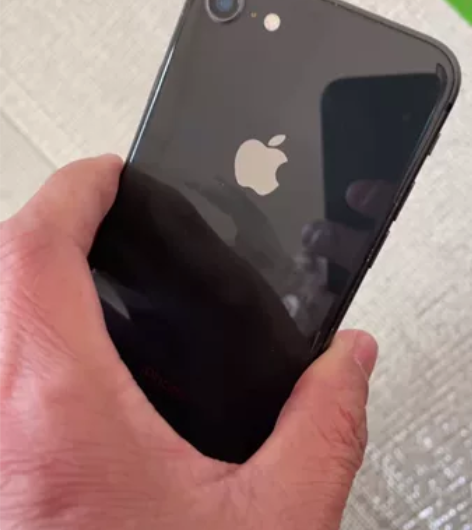 苹果8，闲置，国行64，成色如图，仅更换电...