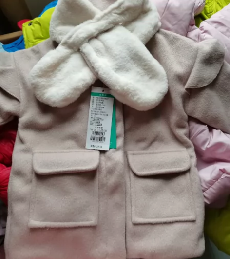 童年领域90码带吊牌毛呢外套，围巾可拆卸，...