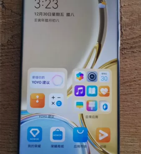 荣耀x30 6+128GB。 银白色。...