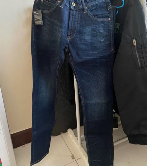 纯新牛仔裤,码齐全 感兴趣的话点“我想要”...