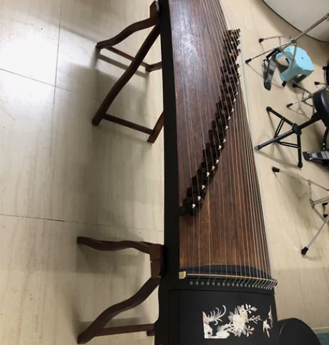 搬家转让一台古筝，喜欢的带走吧 感兴趣的话...