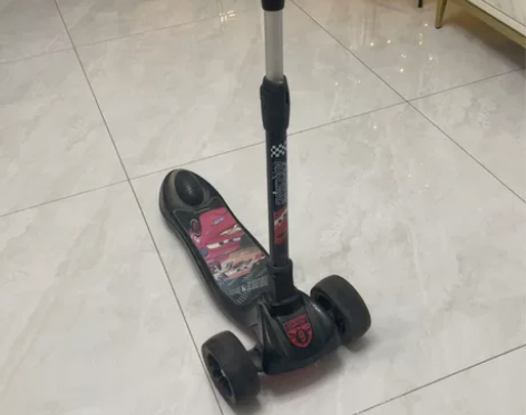 迪士尼滑板   高度可调节   承重力很棒...