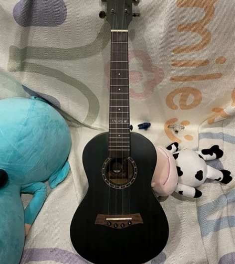 尤克里里，家里还有一个，占位置，卖了，有包...