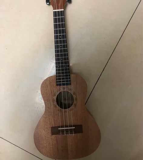 家里孩子慢慢过渡学吉他了，之前用的尤克里里...