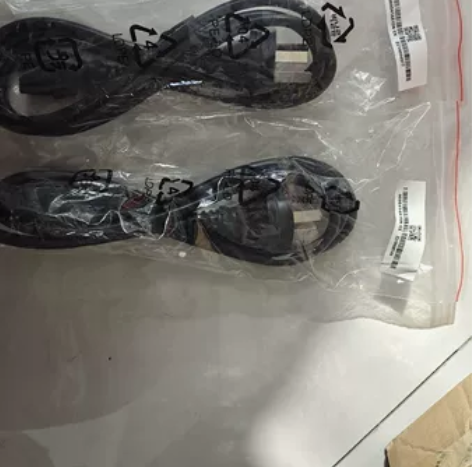 电源线，都是全新的，没有打开包装，电脑屏幕...