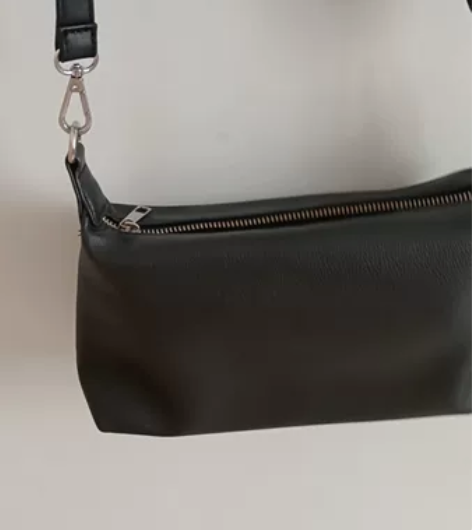 Bershka 女士 链条装饰斜挎包黑色包...